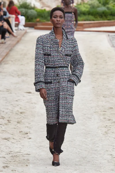 Look 27